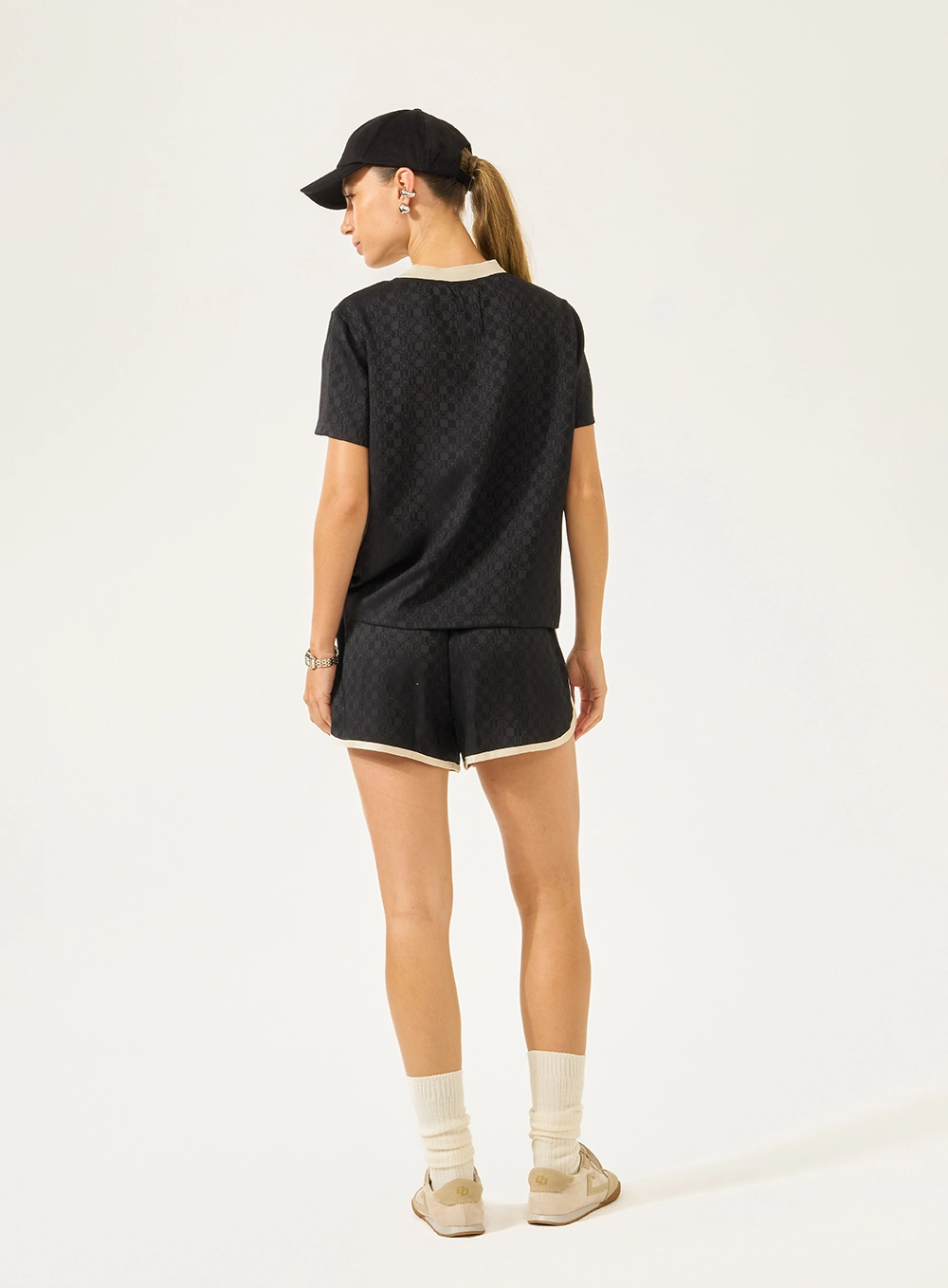 Short Comfort Com Detalhe Em Listra Preto
