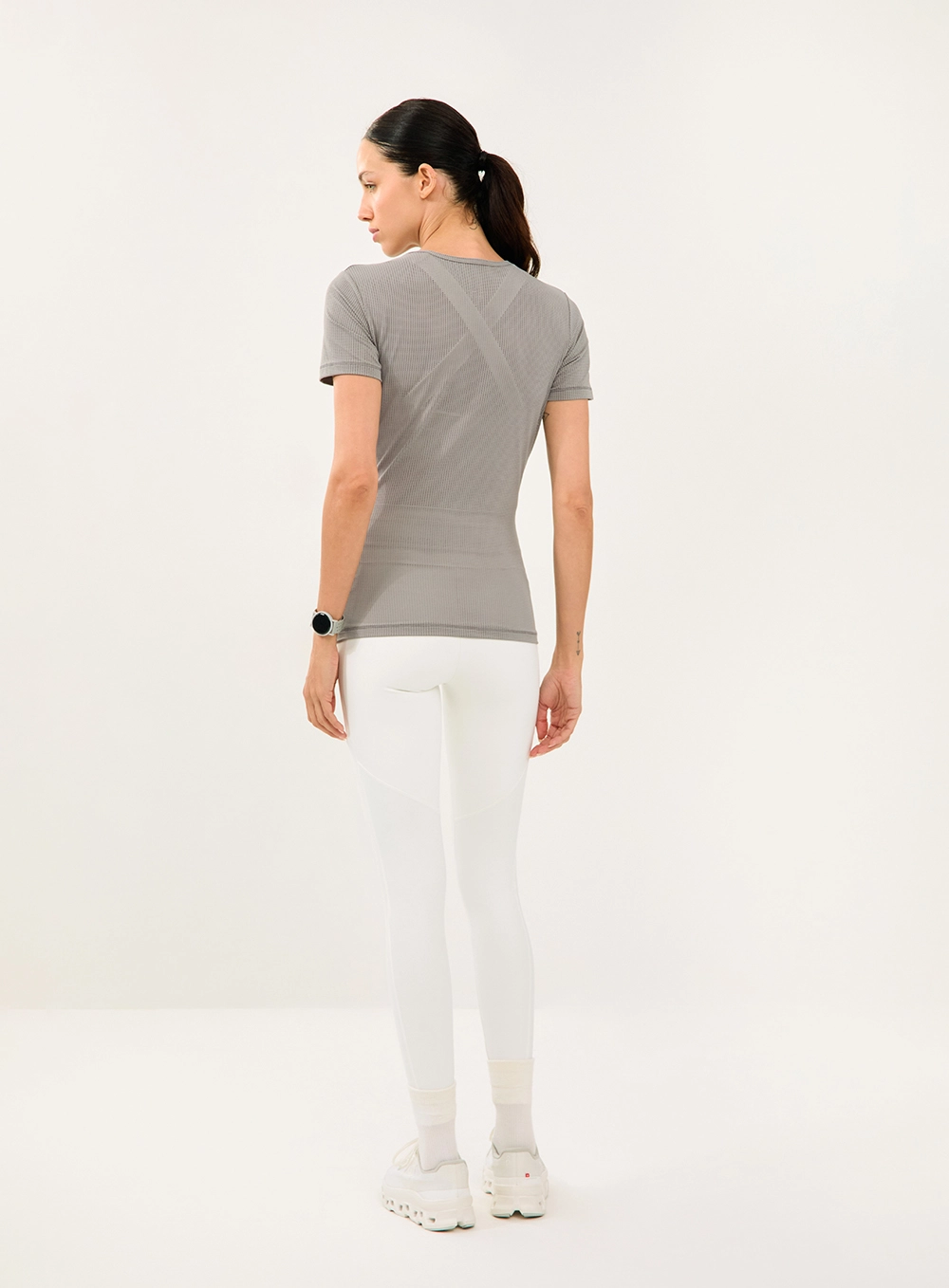 Camiseta Comfort Em Tela Cinza