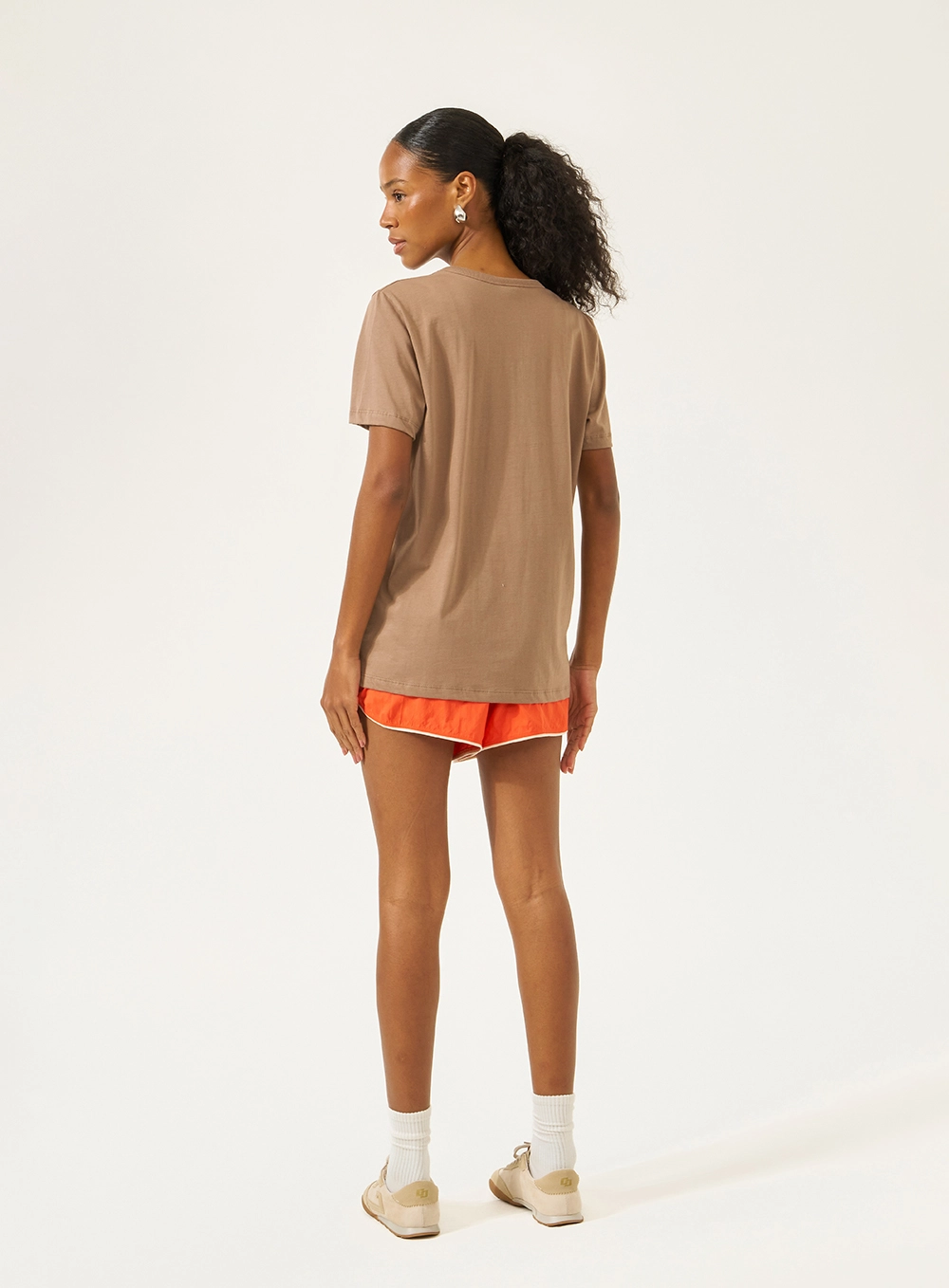 Camiseta Comfort Com Estampa Welness Club Marrom