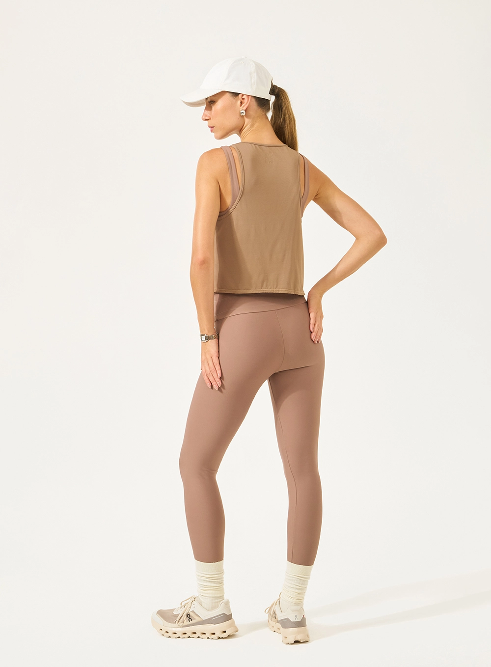 Regata Esportiva Comfort Encurtada Marrom