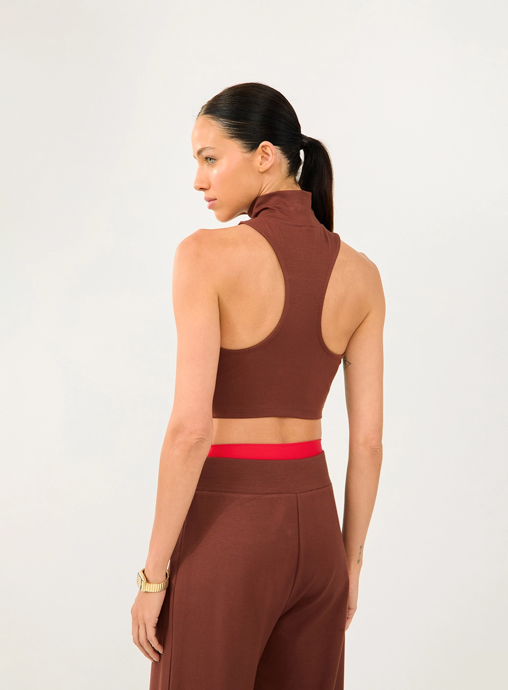 Top Slim Decote Nadador Gola Alta Marrom Marissa