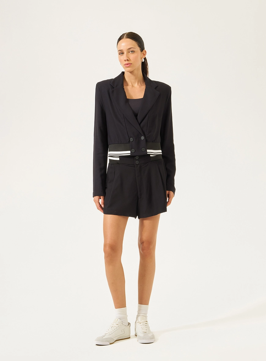 Blazer Reto Em Alfaiataria Com Detalhe Em Listras