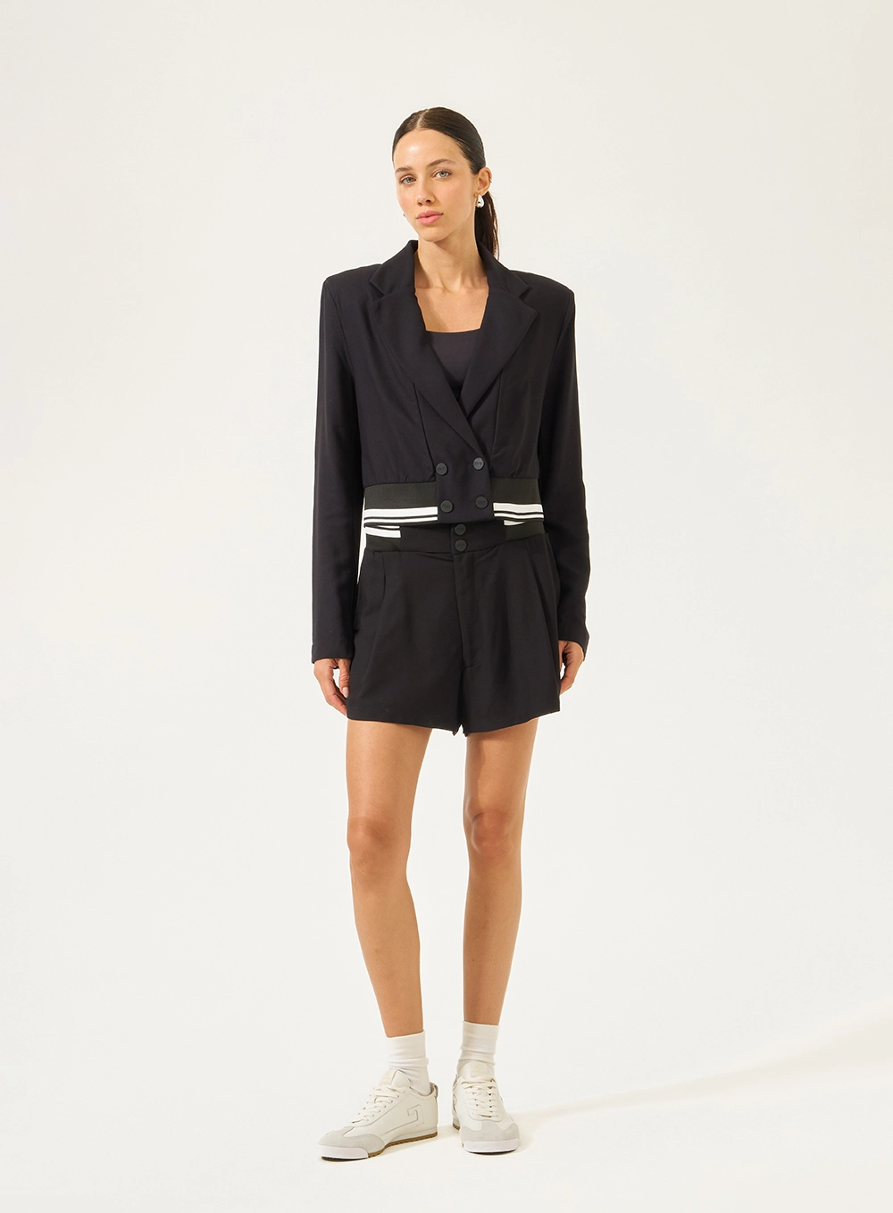 Blazer Reto Em Alfaiataria Com Detalhe Em Listras Preto