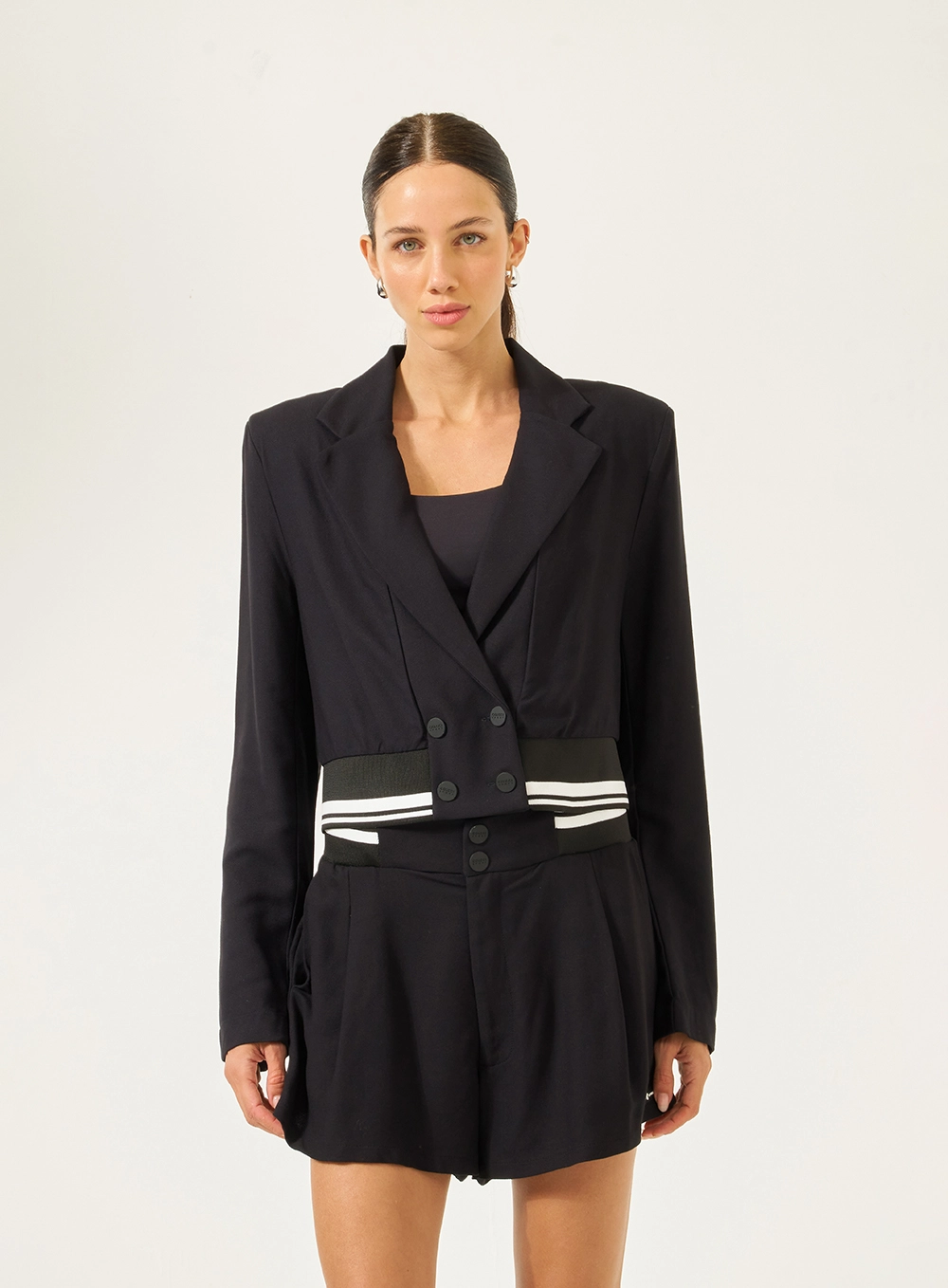 Blazer Reto Em Alfaiataria Com Detalhe Em Listras Preto