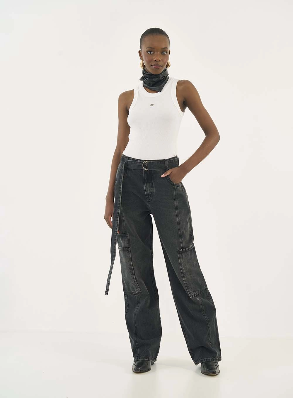 Calça Jeans Barcelona Com Bolsos Cargo Indigo Preto