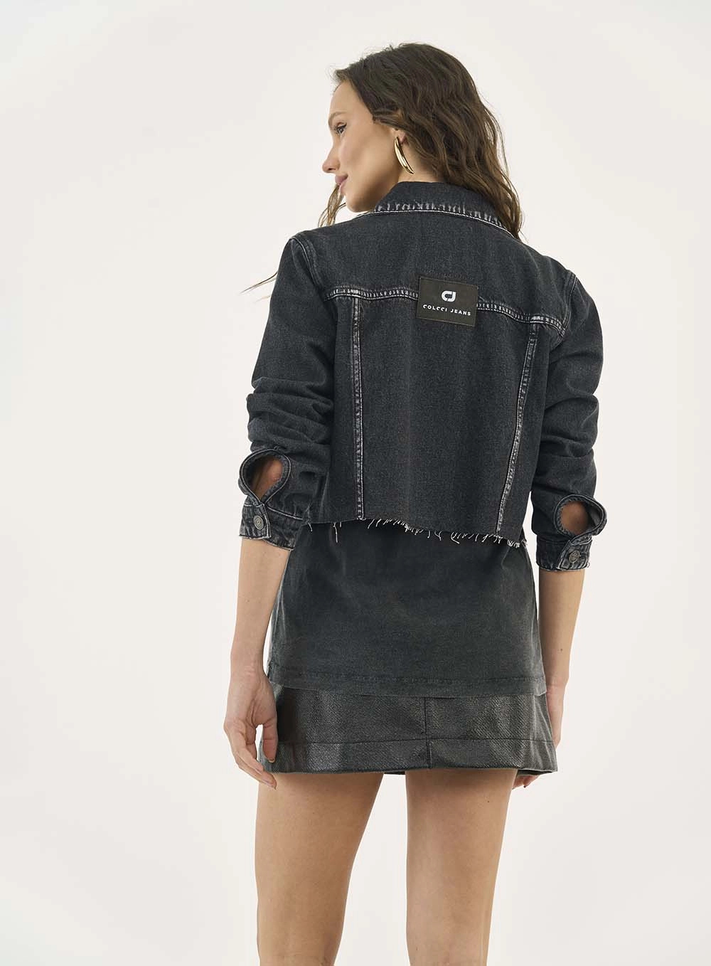 Jaqueta Cropped Jeans Com Bolsos Indigo Preto