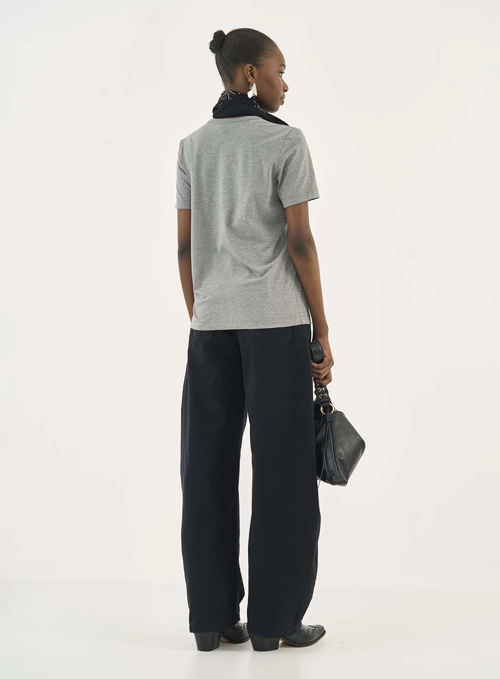 Camiseta Comfort Com Estampa Em Logo Cinza