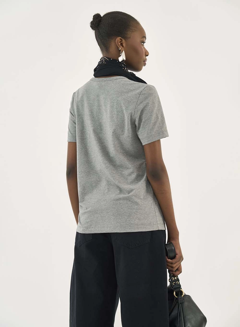 Camiseta Comfort Com Estampa Em Logo Cinza