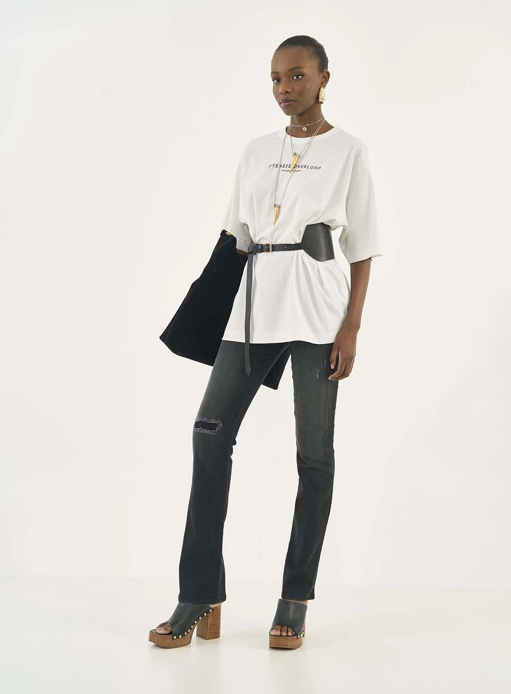 Camiseta Loose Com Estampa Costas Off Shell