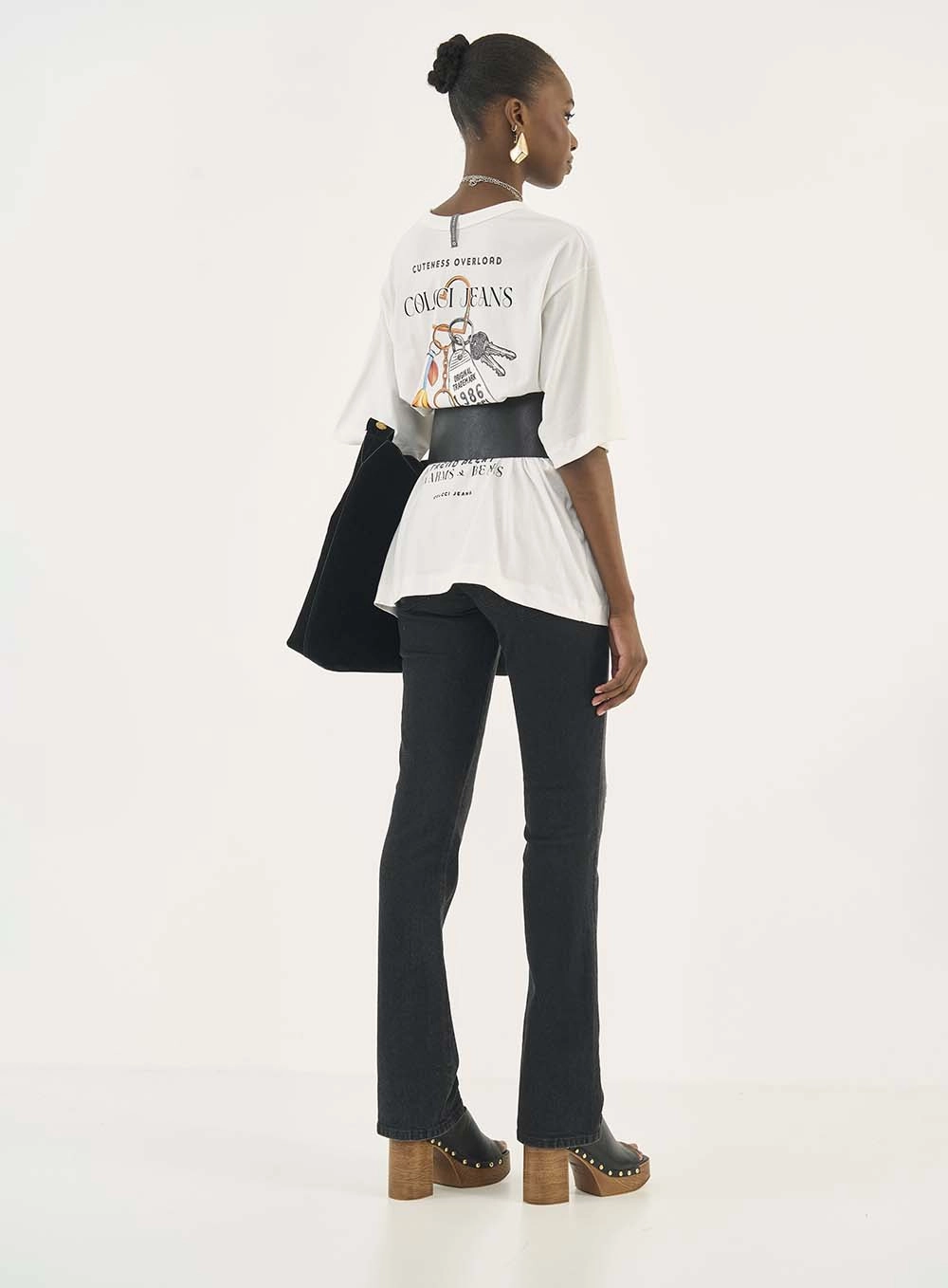 Camiseta Loose Com Estampa Costas Off Shell