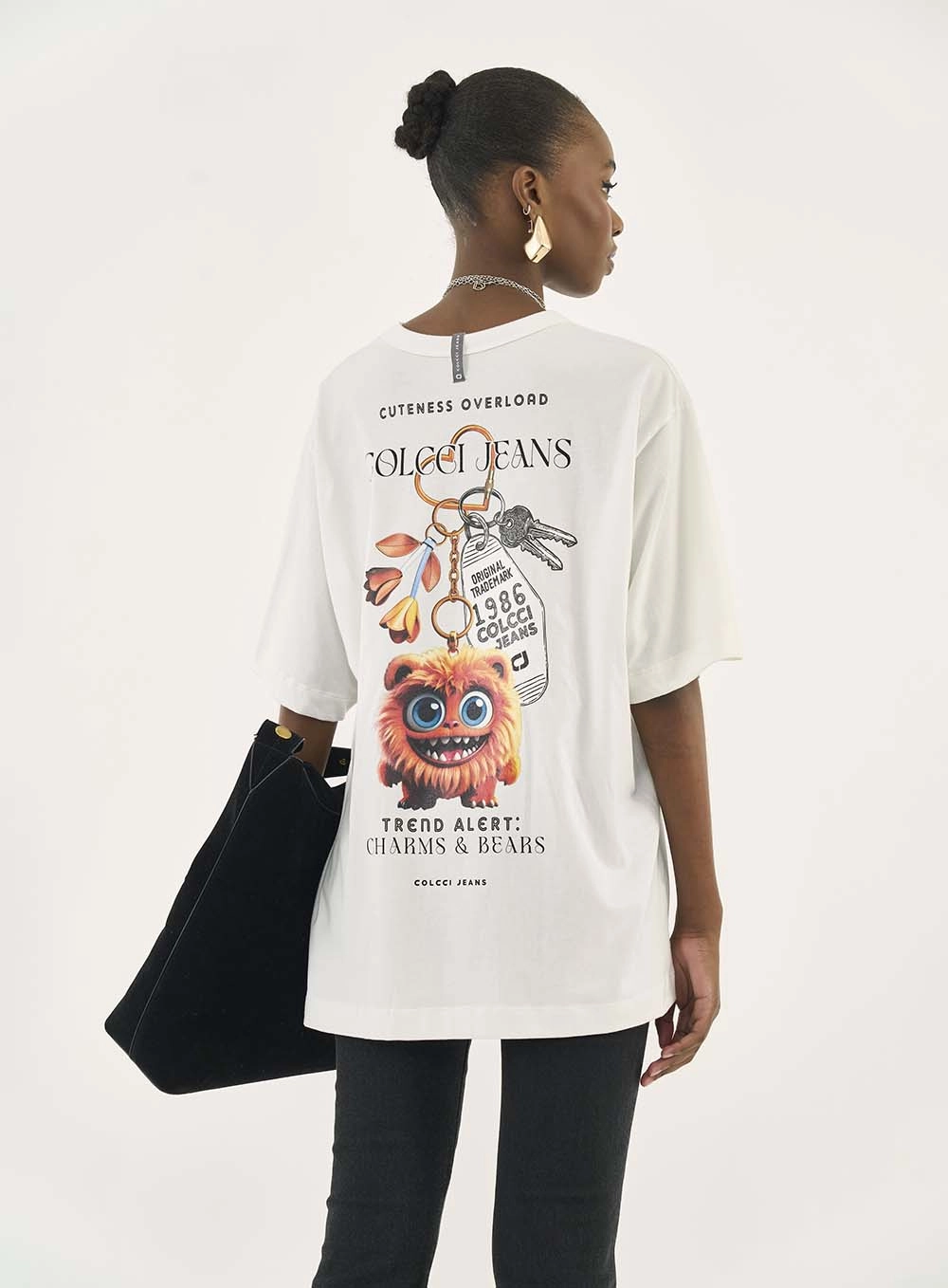 Camiseta Loose Com Estampa Costas Off Shell