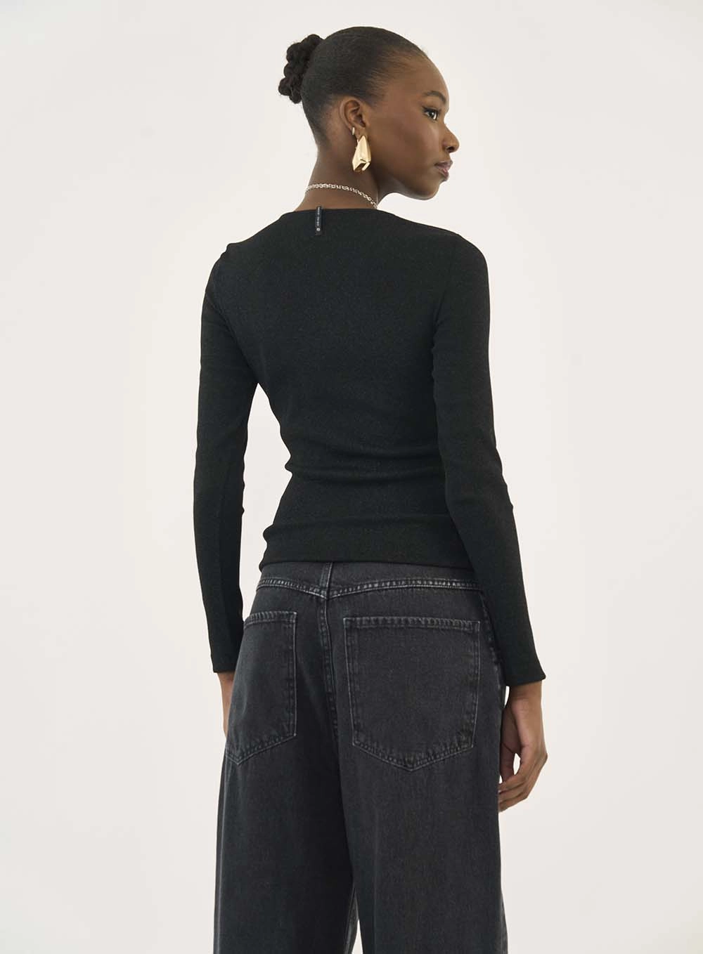 Blusa Slim Cut Out Com Torção Preto