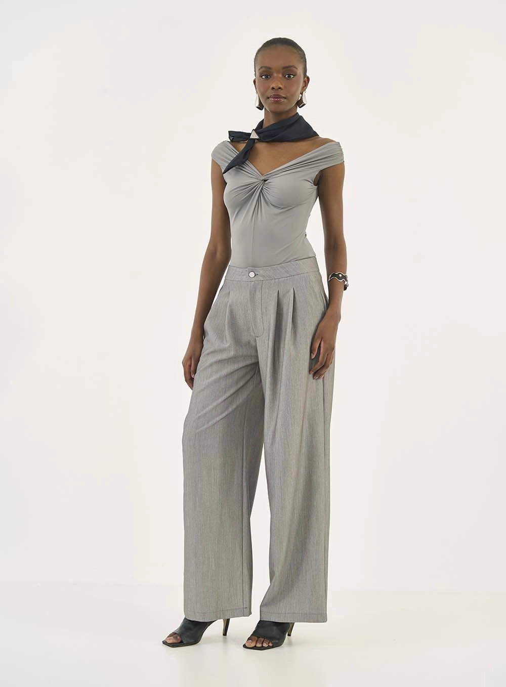 Blusa Slim Com Torção Cinza