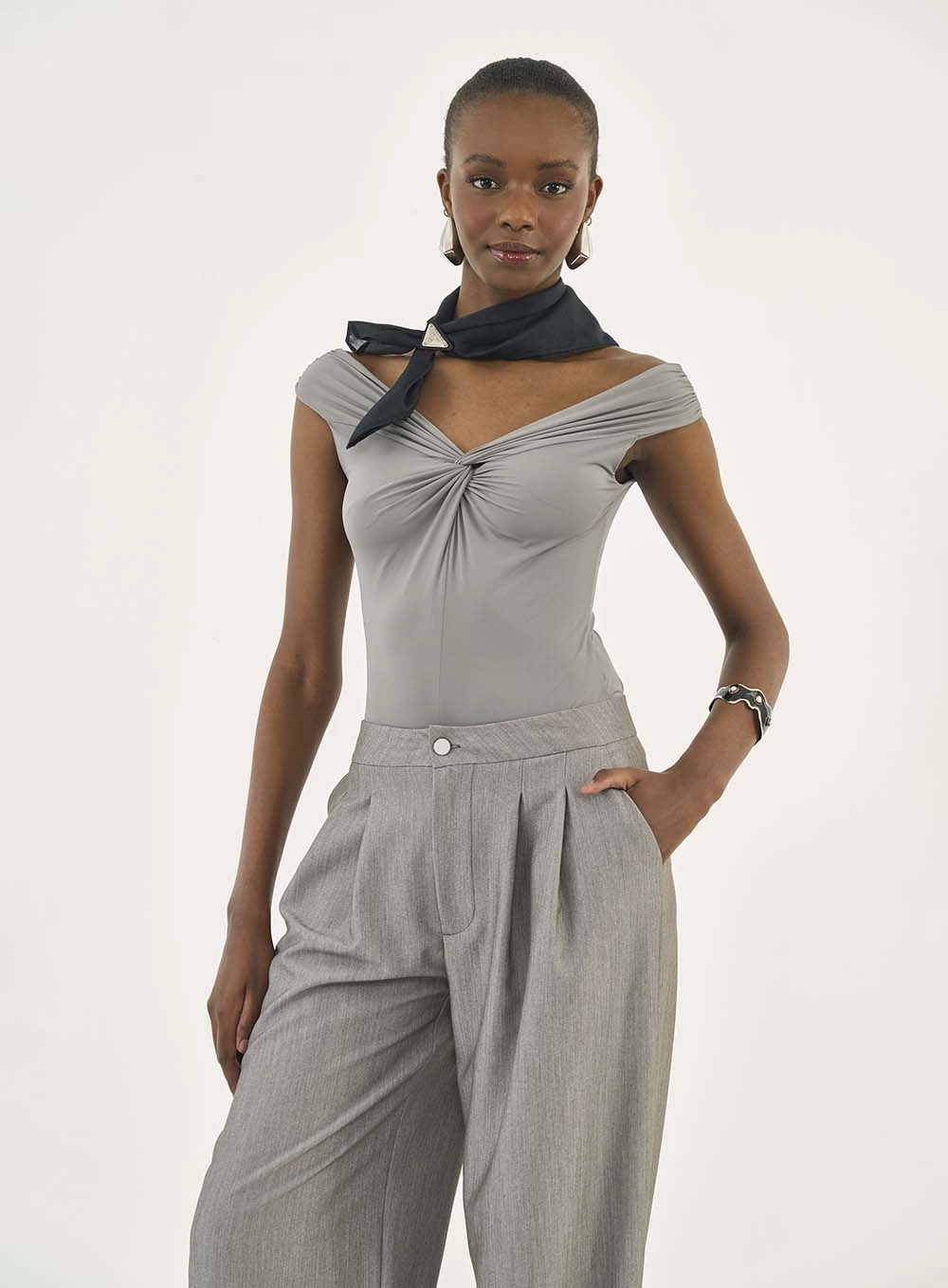 Blusa Slim Com Torção Cinza