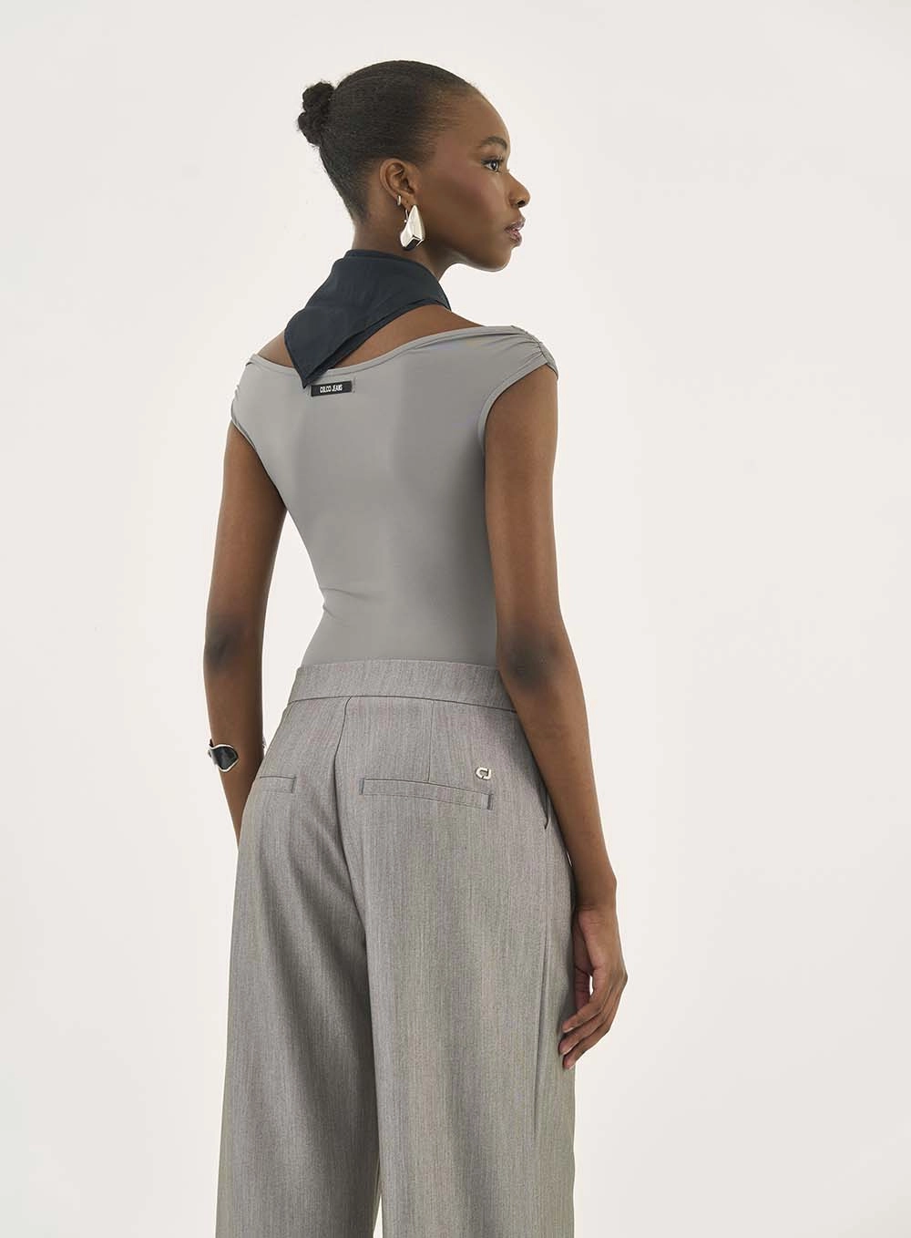 Blusa Slim Com Torção Cinza
