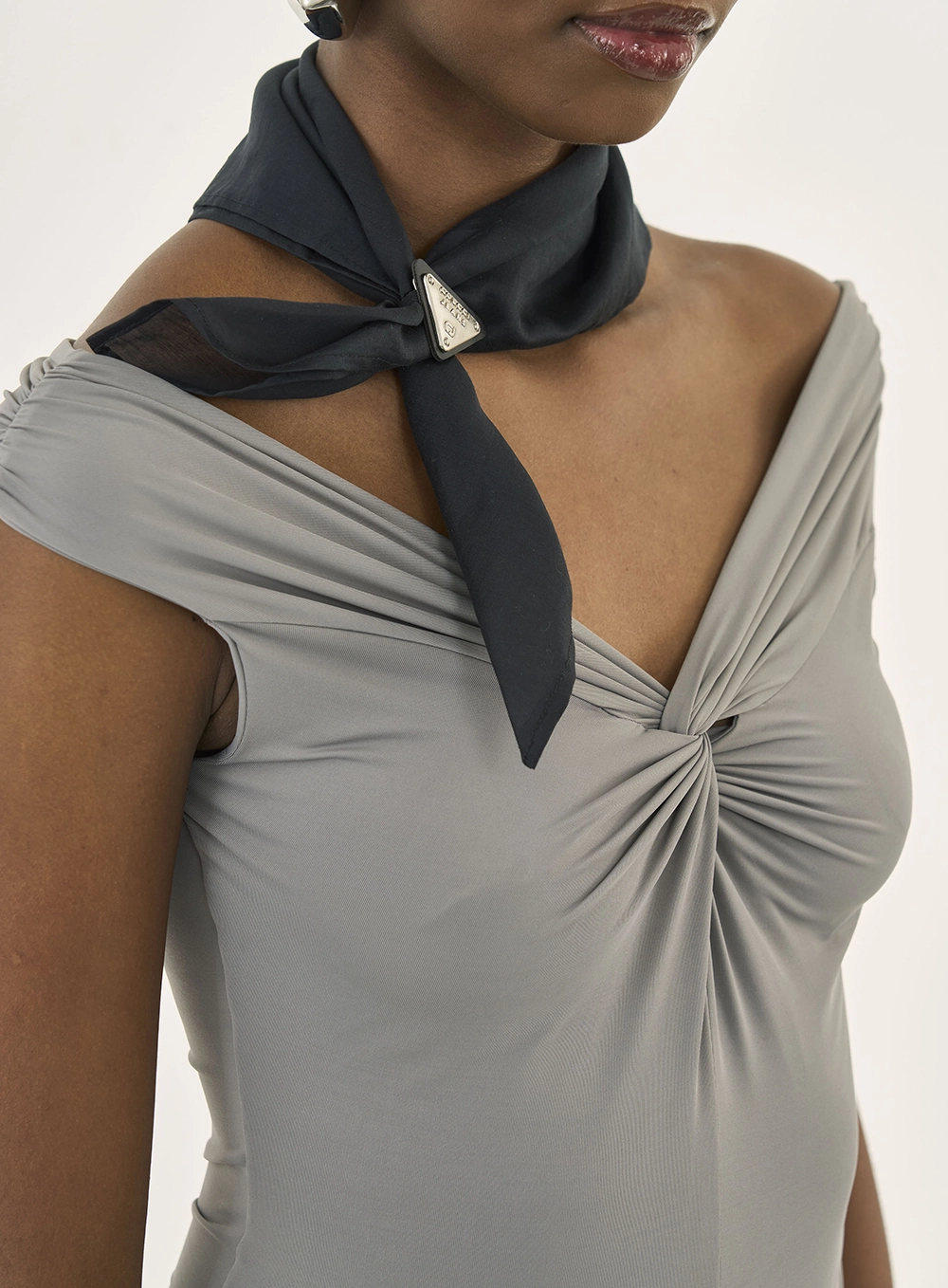 Blusa Slim Com Torção Cinza