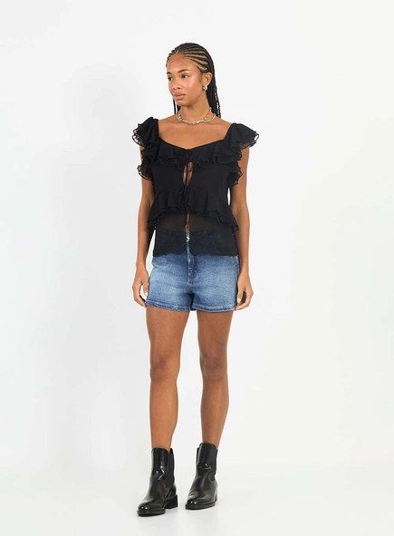 Short Jeans Slim Com Aplicação