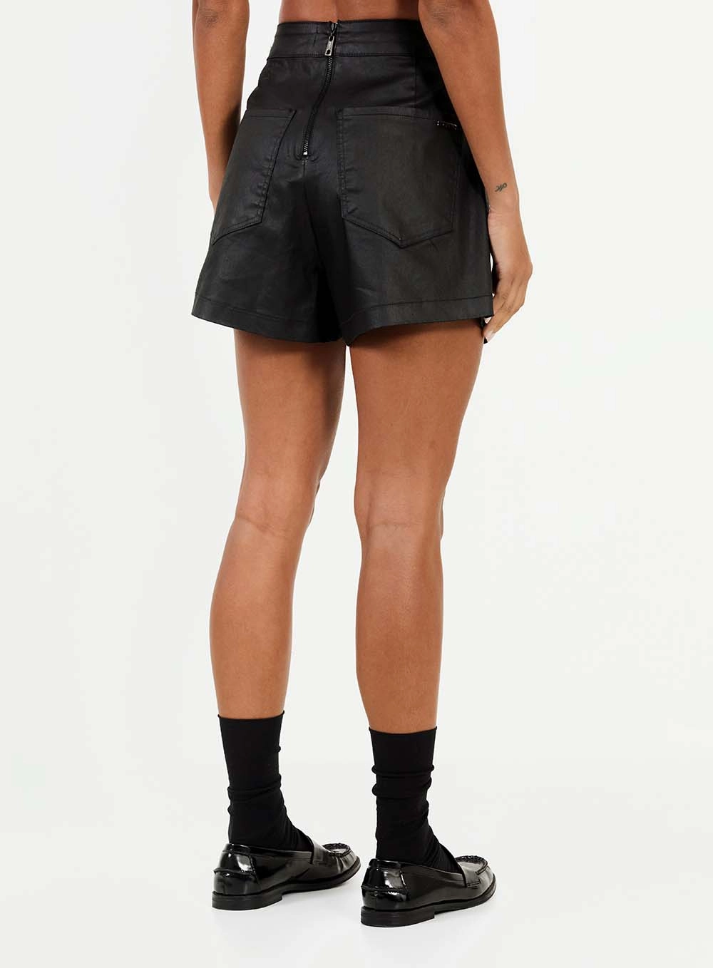 Short Saia Sarja Resinado Preto 4