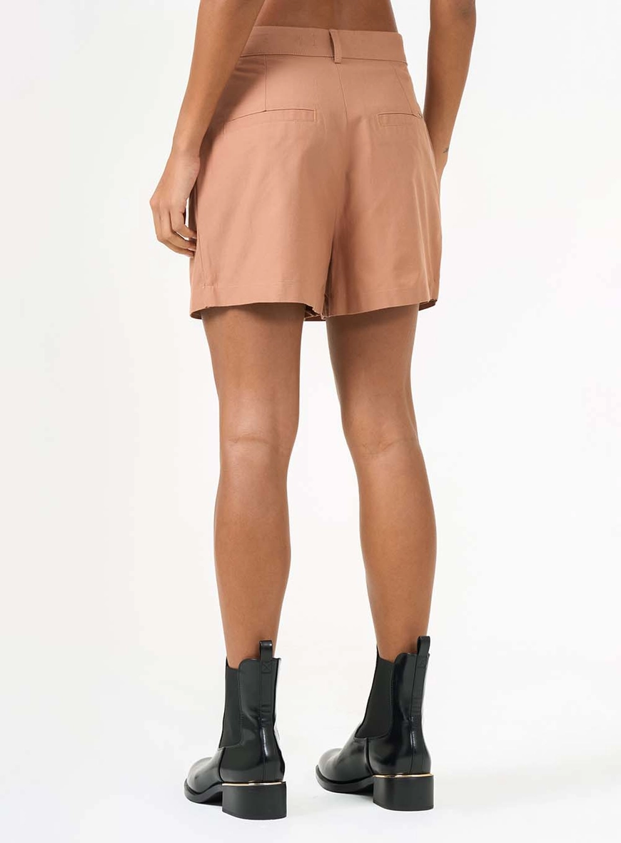 Short Saia Alfaiataria Trapeze Médio Marrom 4