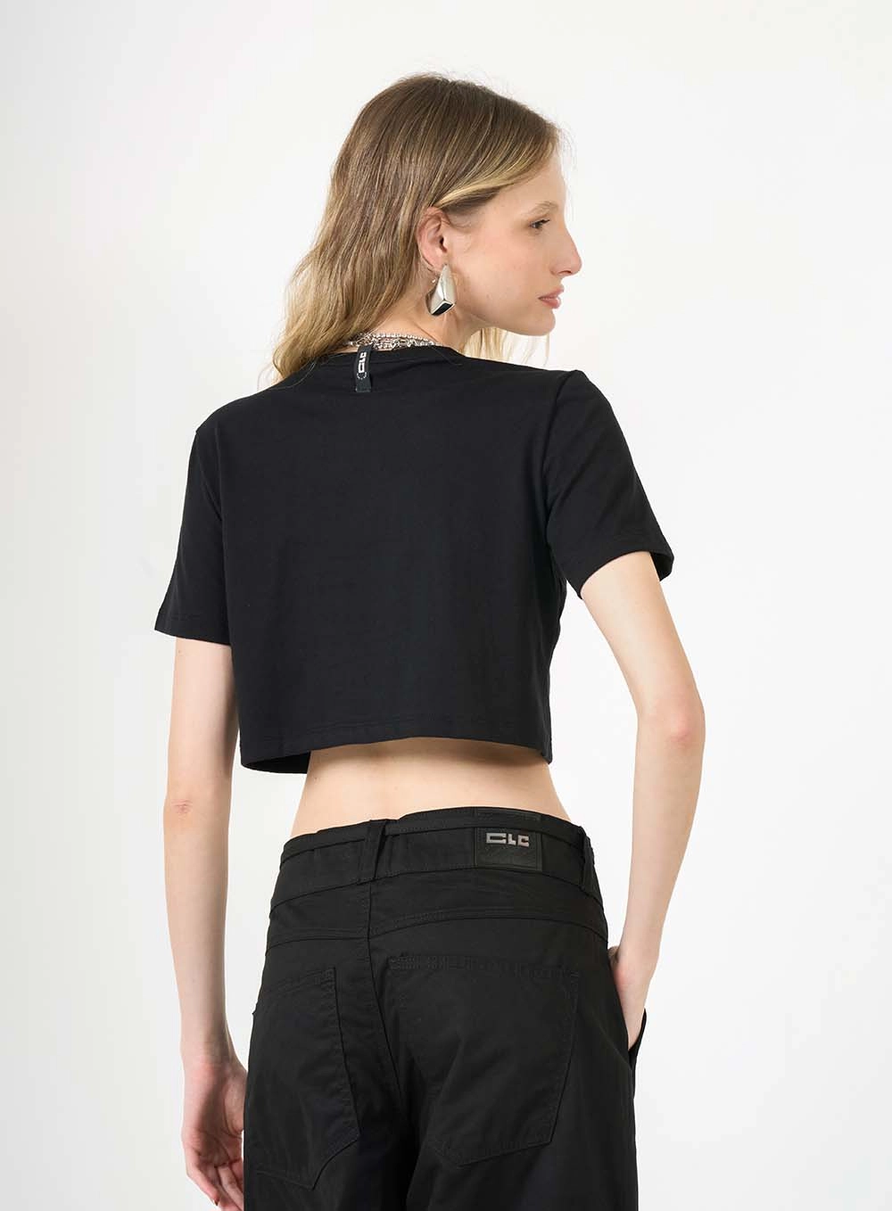 Camiseta Regular Cropped Com Detalhe Frontal Preto 2