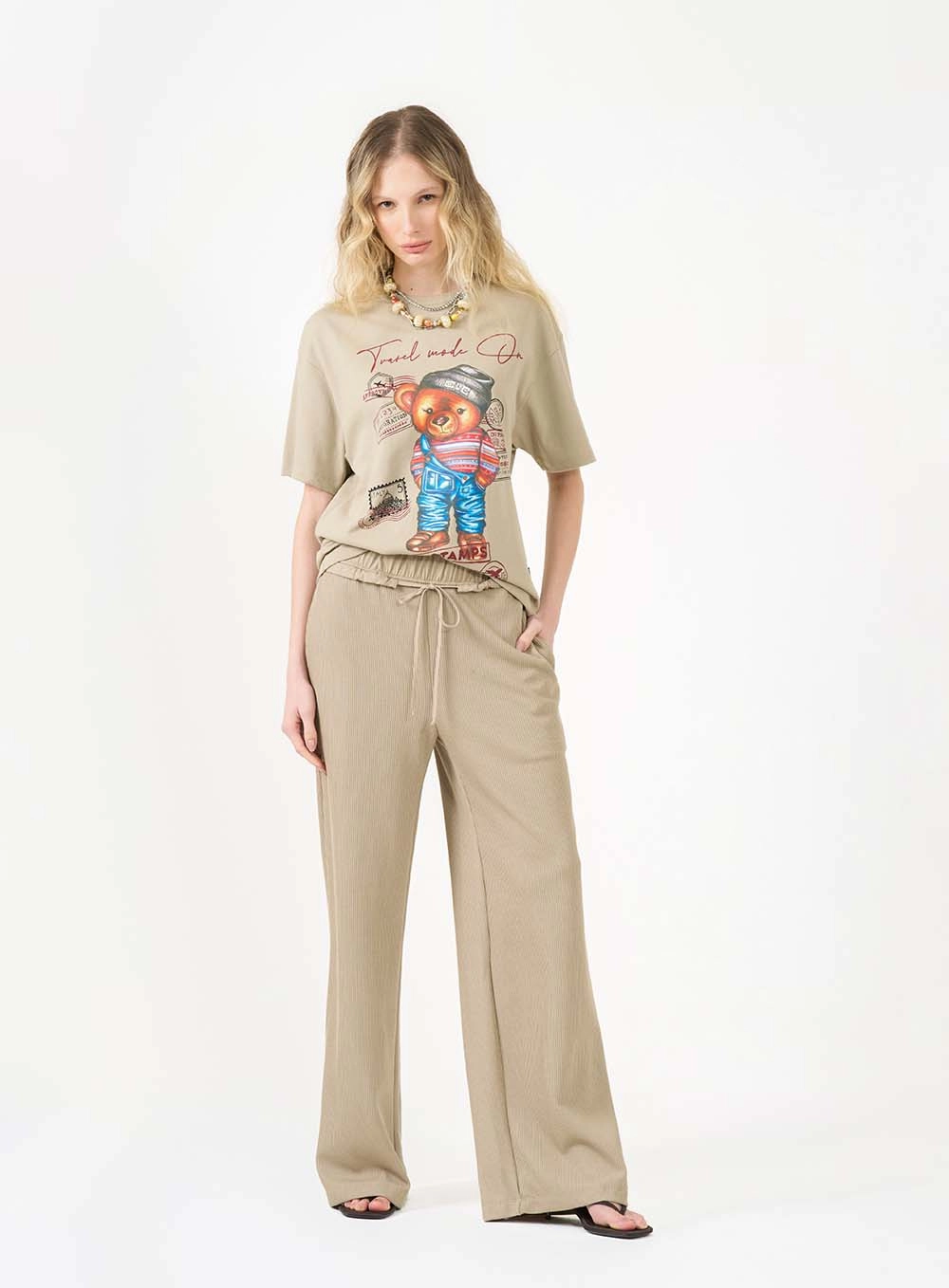Camiseta Básica Oversized Estampada Bege 3