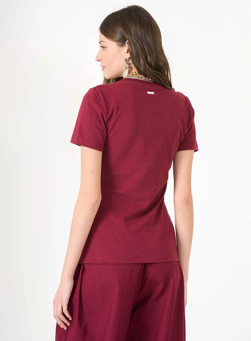 Camiseta Feminina Slim Estampa Bordô 2