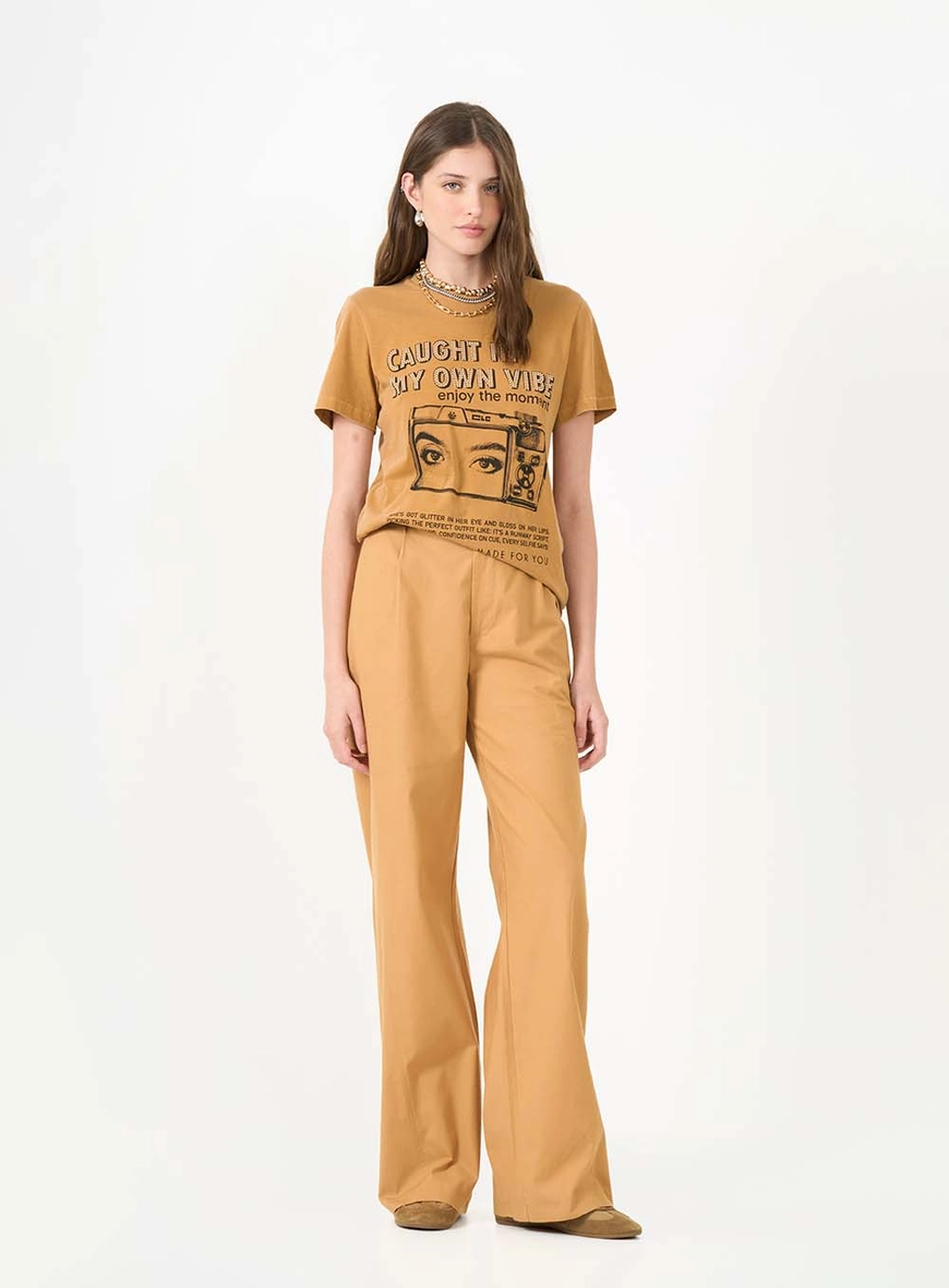 Camiseta Regular Estampada Com Aplicação Marrom 5