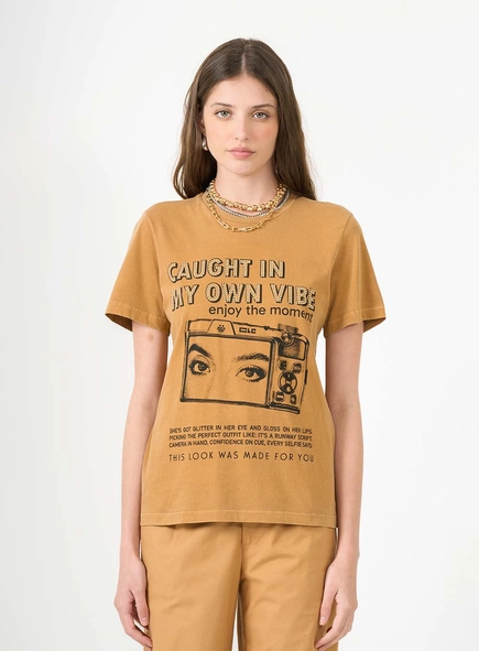 Camiseta Regular Estampada Com Aplicação