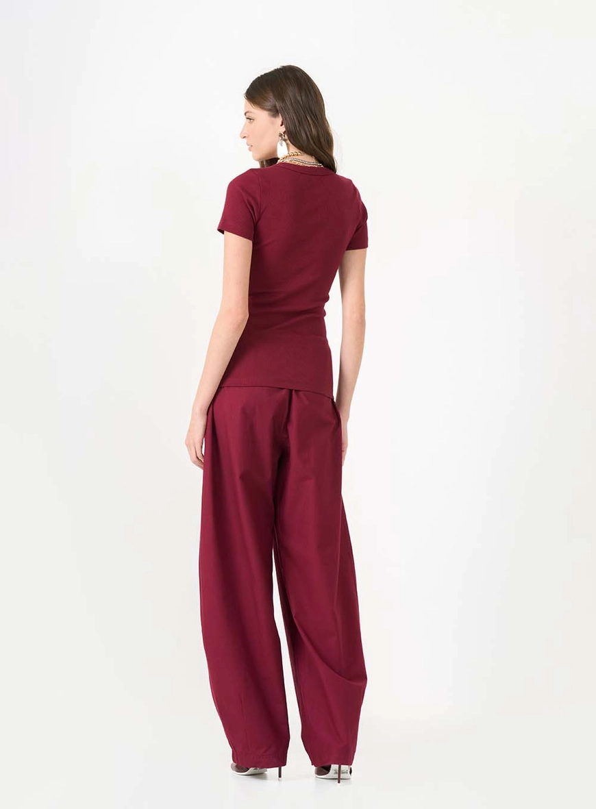 Blusa Small Canelada Com Detalhe Minimalista Bordô 4