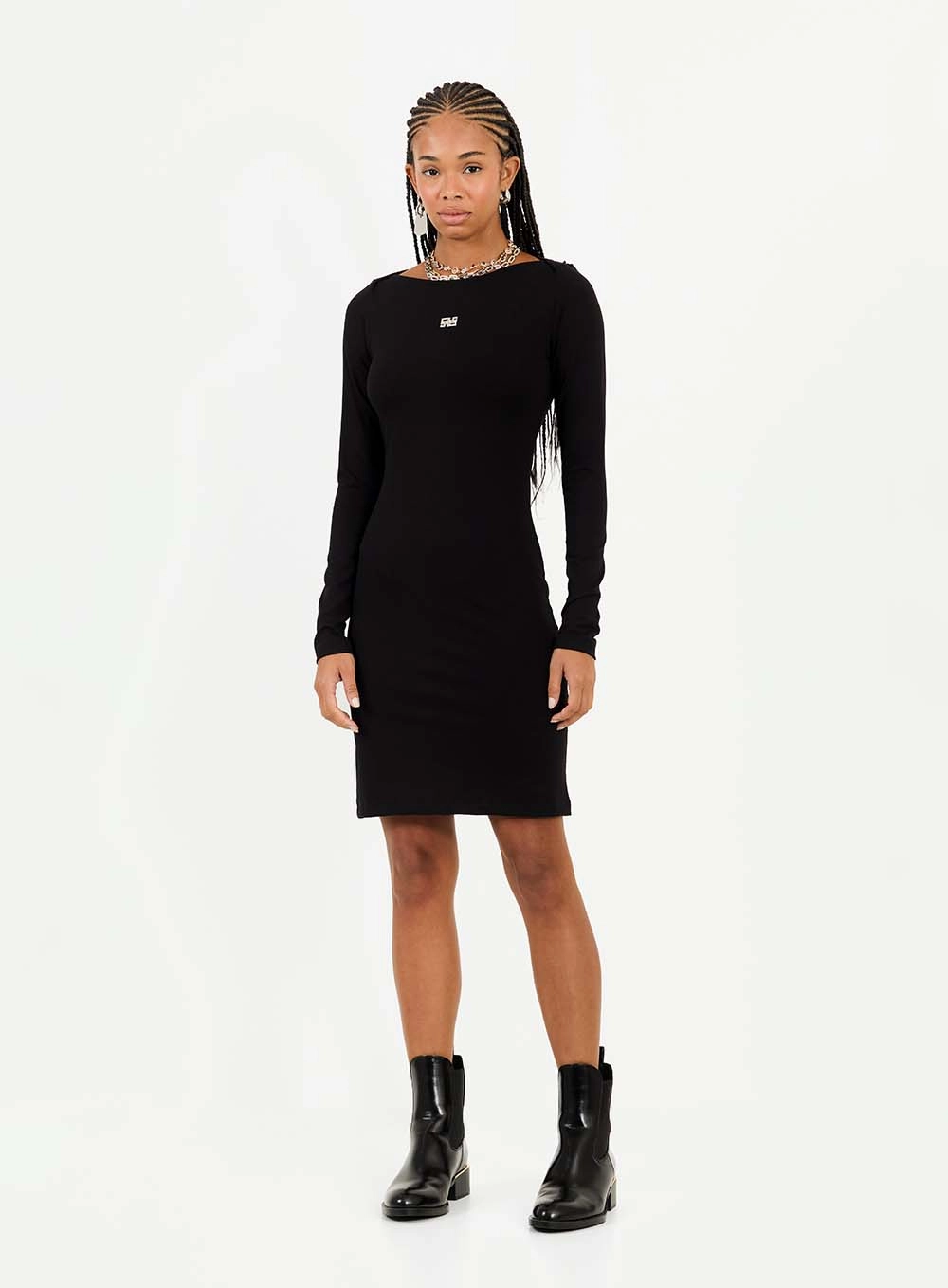 Vestido Curto Slim Em Malha Crepe Com Decote Canoa Preto 1