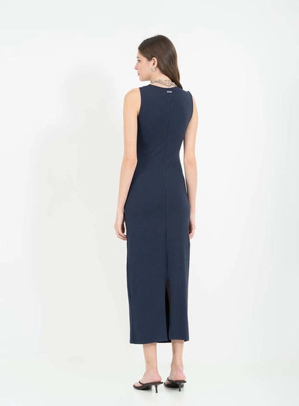 Vestido Midi Slim Com Detalhe Torção