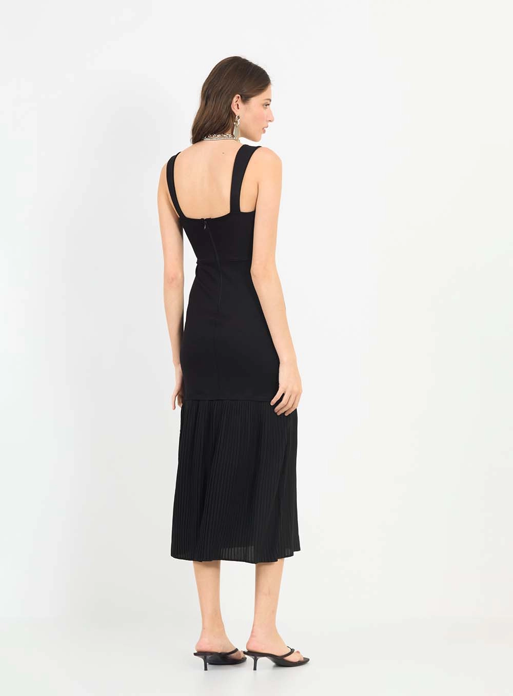 Vestido Midi Slim De Alça Com Detalhe Plissado Preto 2