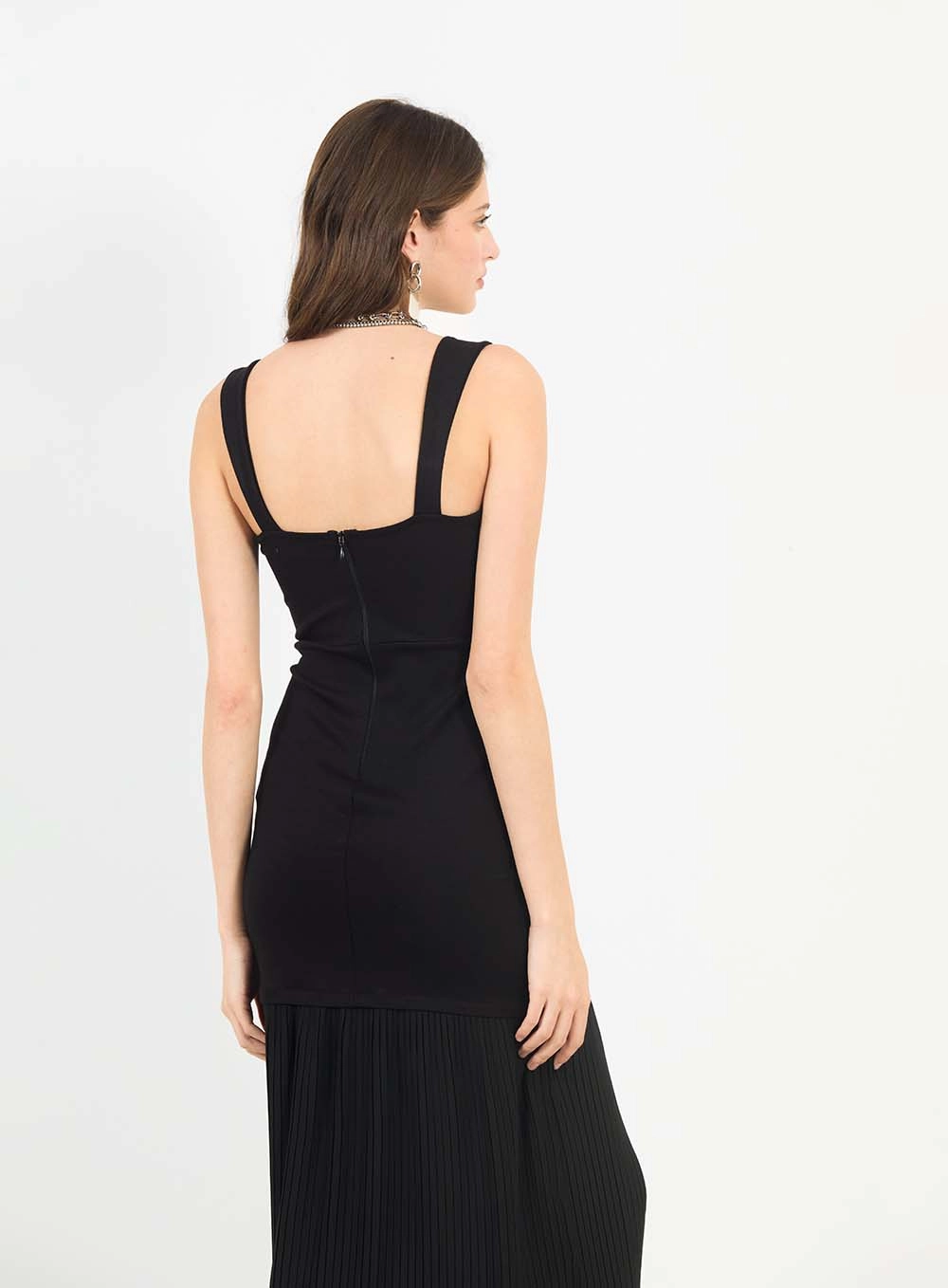 Vestido Midi Slim De Alça Com Detalhe Plissado Preto 4