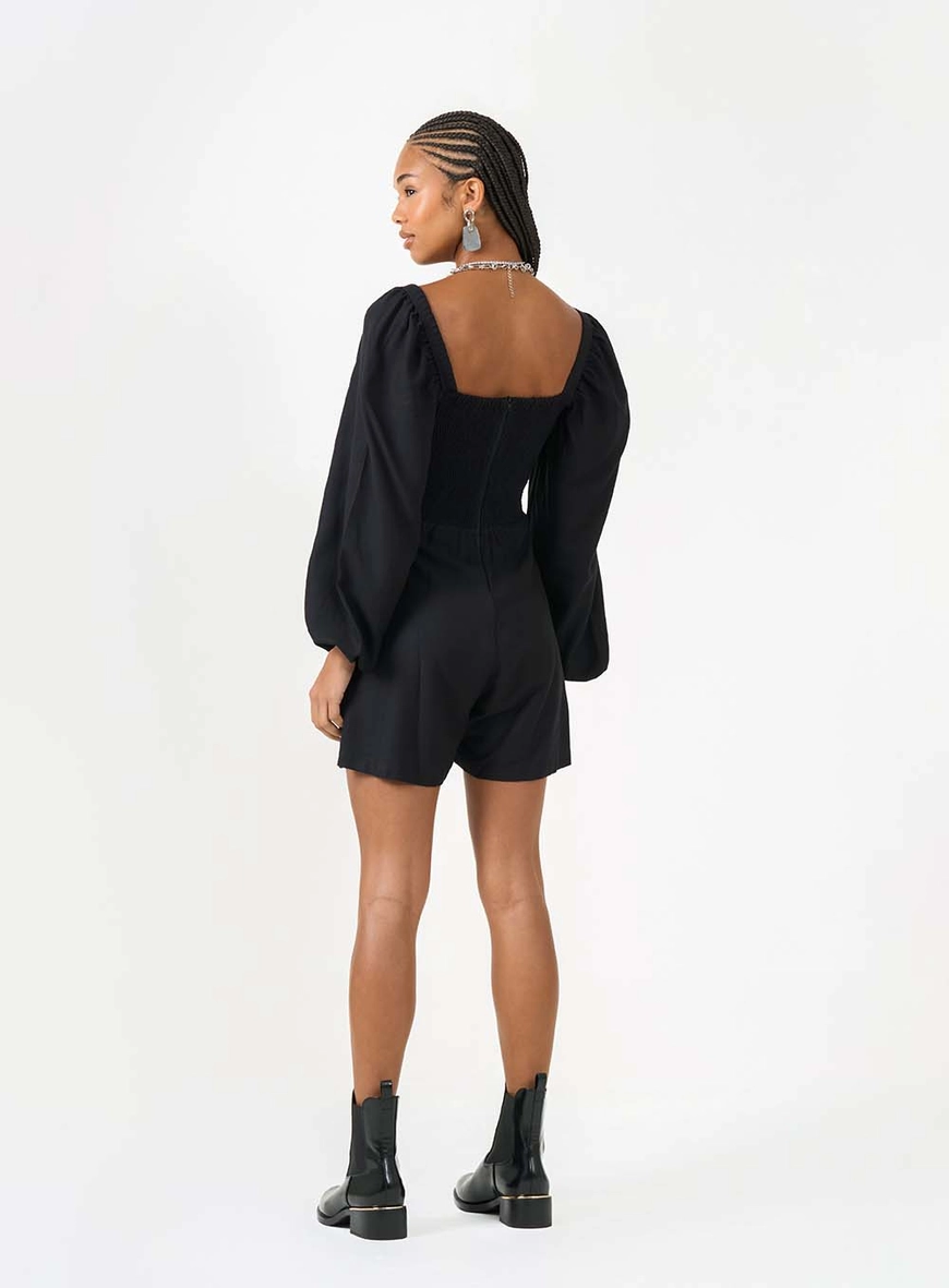 Macacão Comfort Com O Short Godê Preto 2