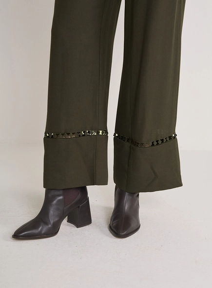 Calça Feminina Solta Com Amarração E Detalhes