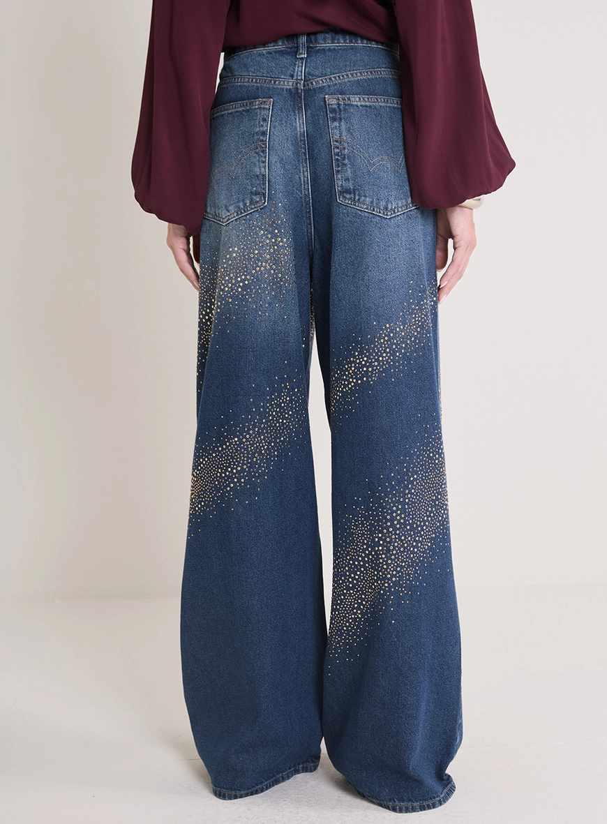Calça Jeans Feminina Baggy Com Aplicação Índigo