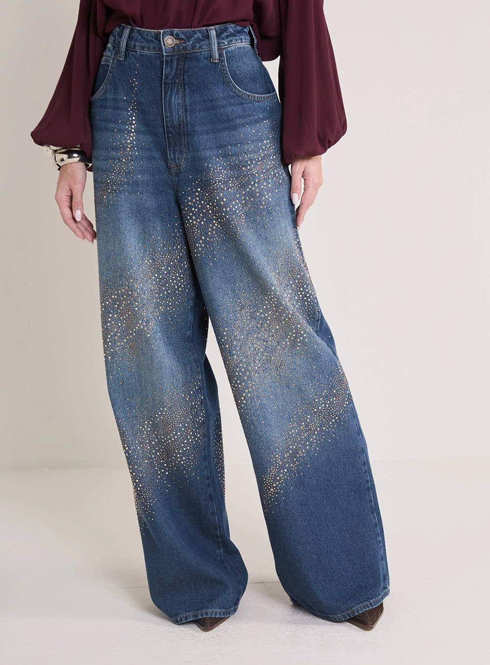 Calça Jeans Feminina Baggy Com Aplicação Índigo 2
