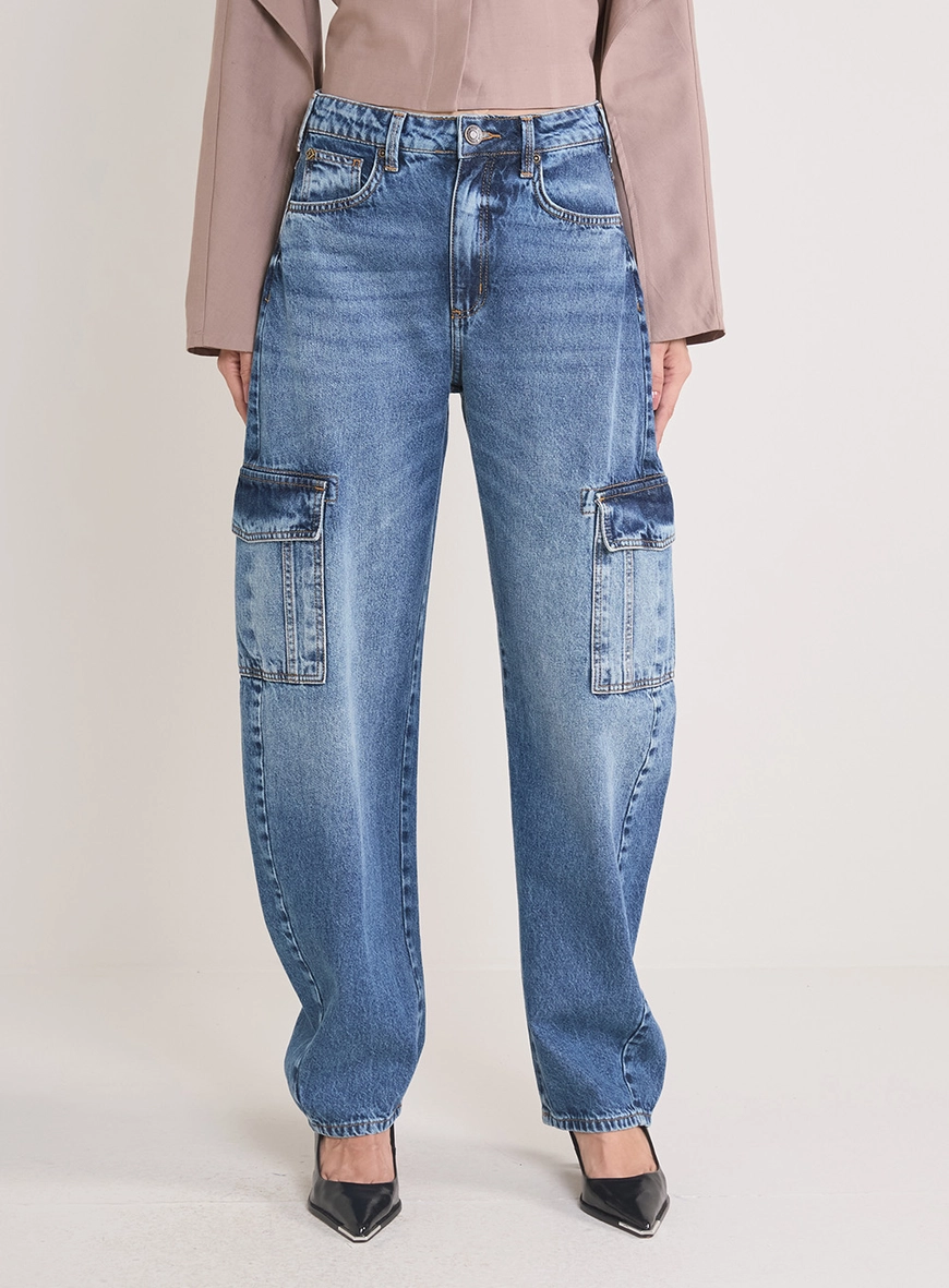 Calça Jeans Feminina Barrel Com Bolso Cargo Índigo