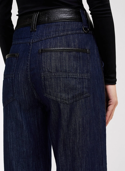 Calça Jeans Feminina Com Detalhe No Cós - Bella
