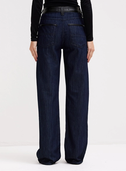 Calça Jeans Feminina Com Detalhe No Cós - Bella