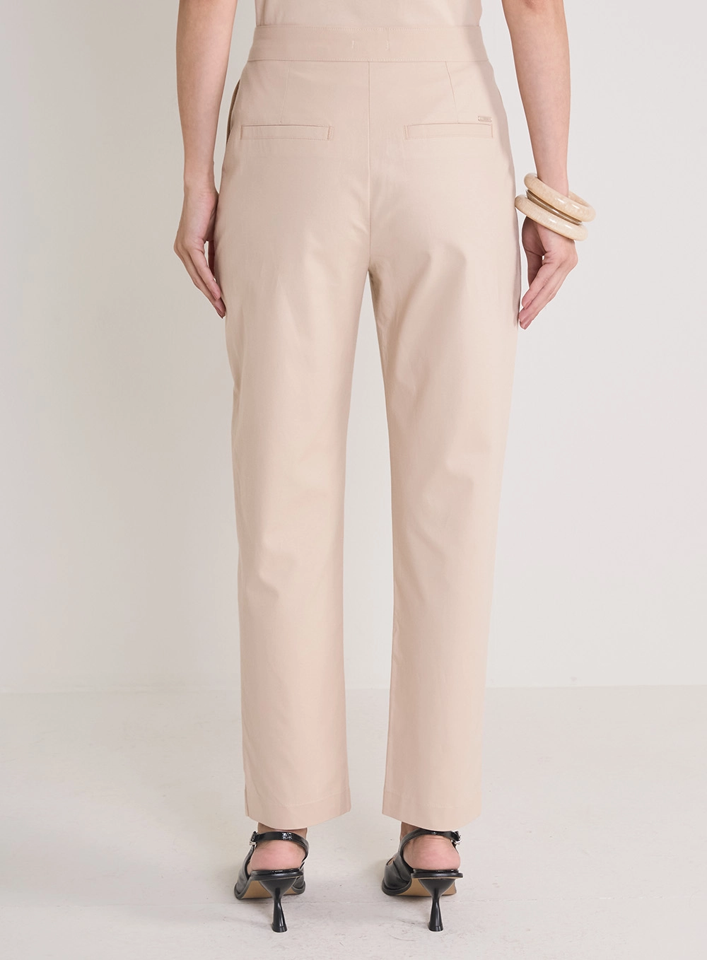 Calça Feminina Alfaiataria Ampla Bege 4
