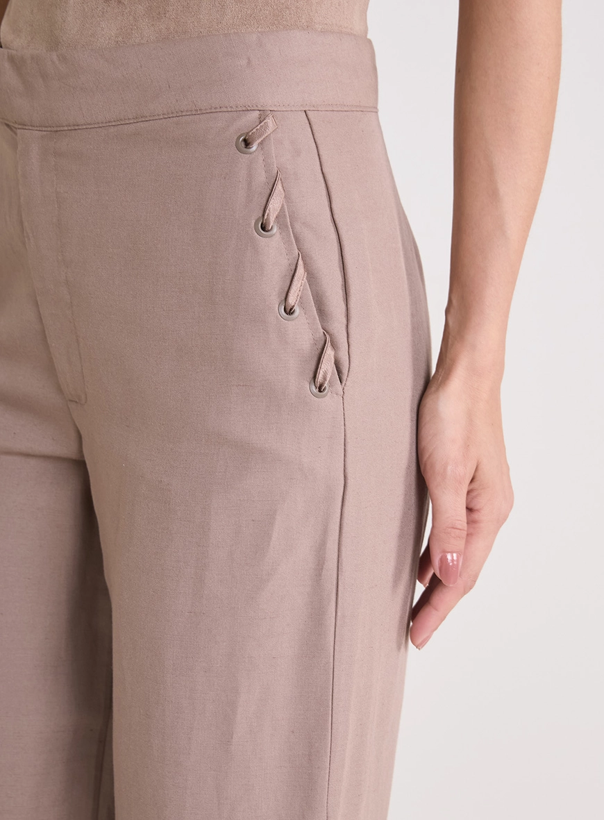 Calça Alfaiataria Feminina Reta Com Detalhes Marrom