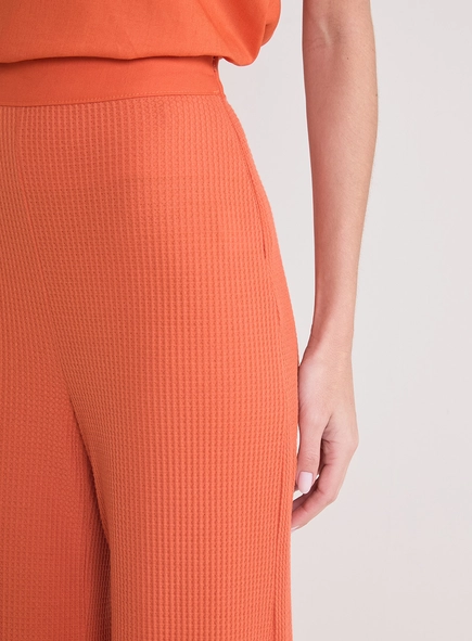 Calça Feminina Solta Texturizada E Cós Alto