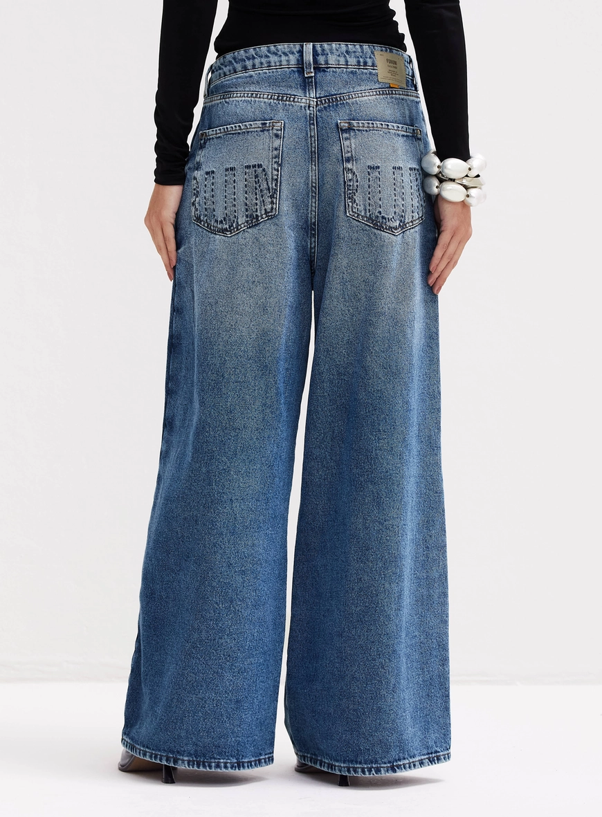 Calça Jeans Feminina Baggy Com Detalhe Frontal Índigo