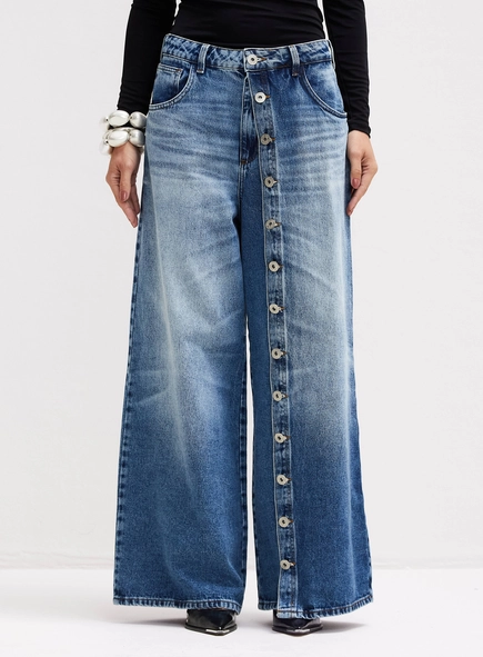 Calça Jeans Feminina Baggy Com Detalhe Frontal