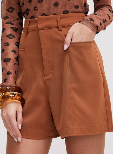 Short Alfaiataria Reto Passantes E Bolsos