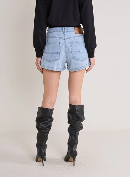Short Jeans Nina Com Abotoamento Duplo