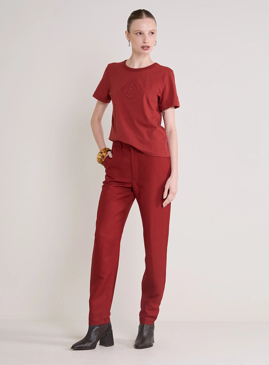 Camiseta Feminina Básica Com Detalhe Frontal Vermelho