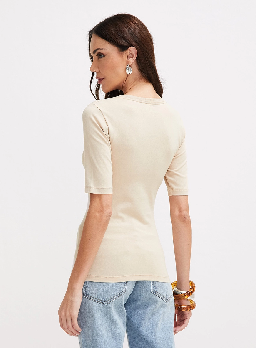 Camiseta Feminina Justa Decote U Bege