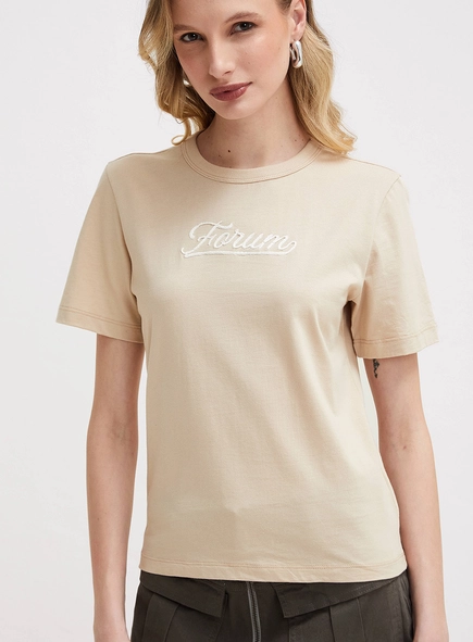 Camiseta Feminina Básica Com Detalhe